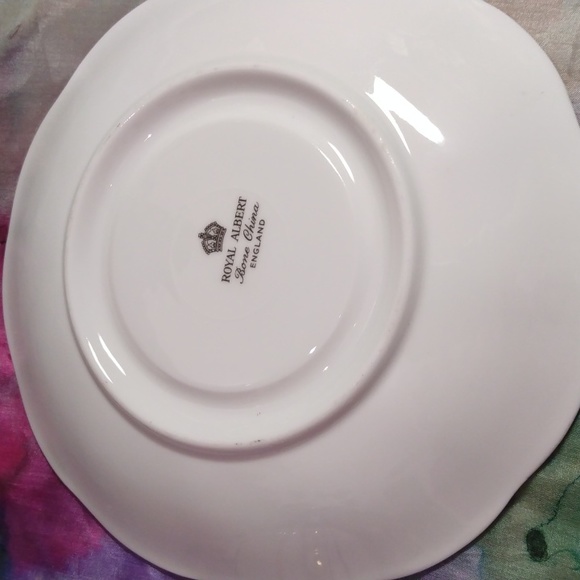 Vintage Royal Albert Roses China Tea Cup and Saucer - Picture 6 of 7